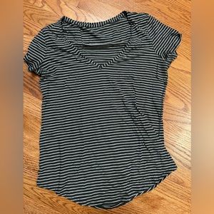 Lululemon Love V neck tee, size 6